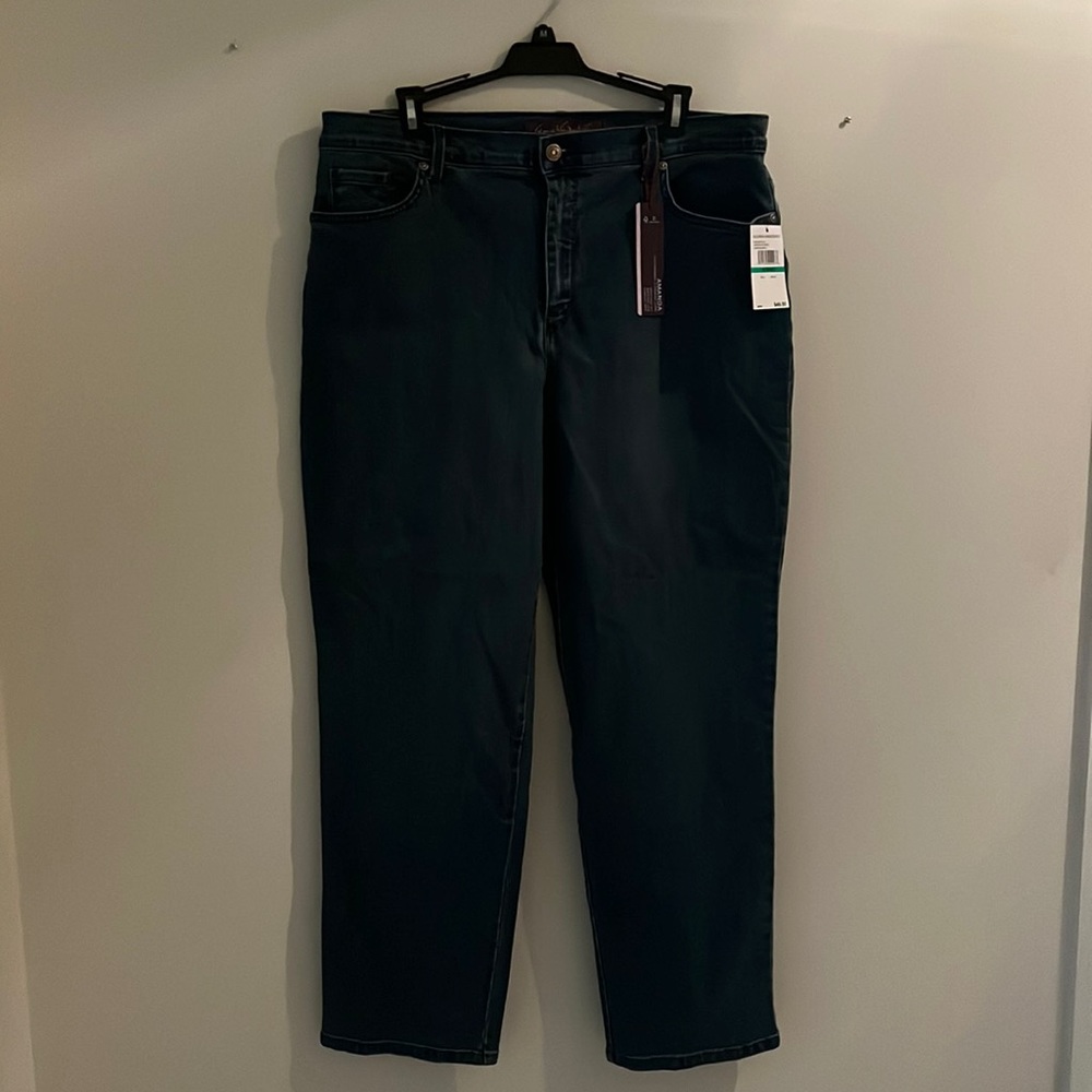 Short Straight Jeans with embellished pockets